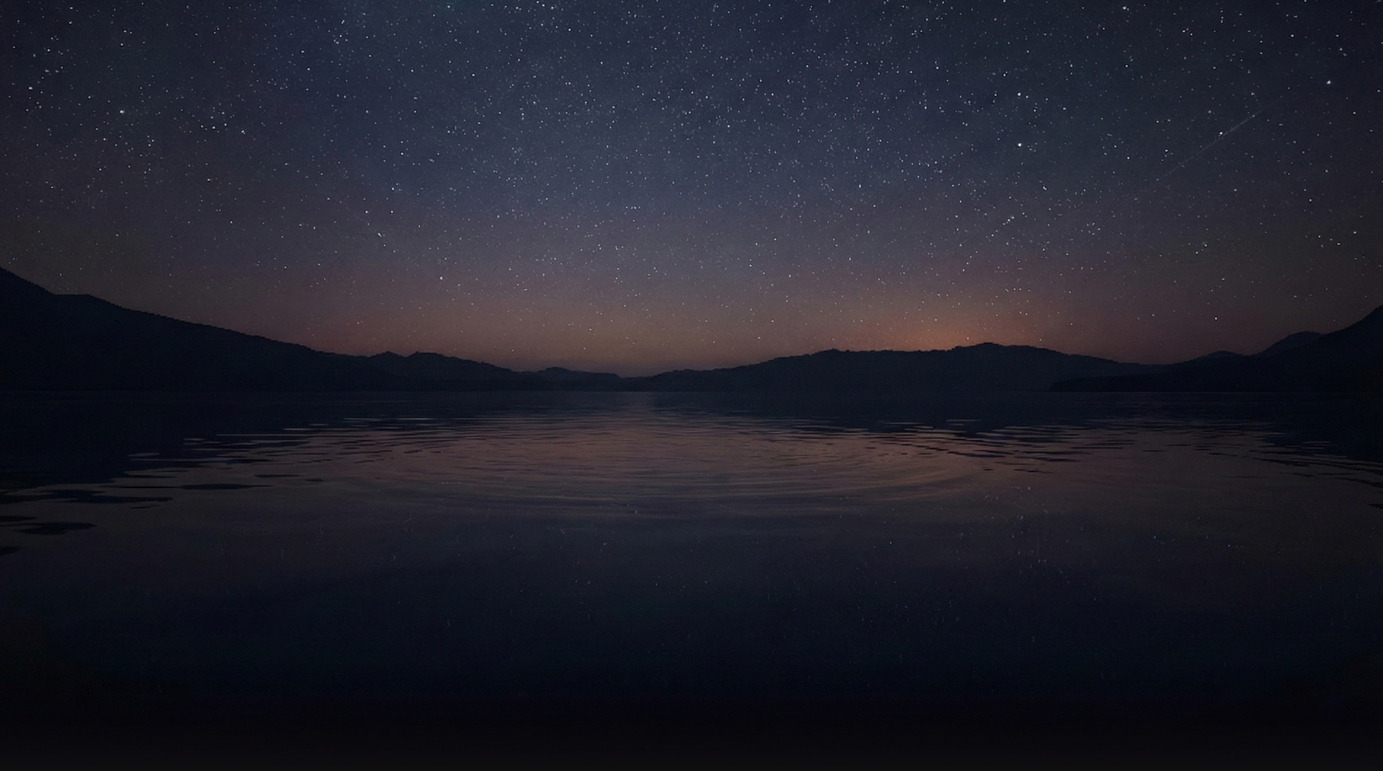Paysage nocturne de lac sous ciel étoile, ambiance spiritualité et bien-être Lithae Terra.